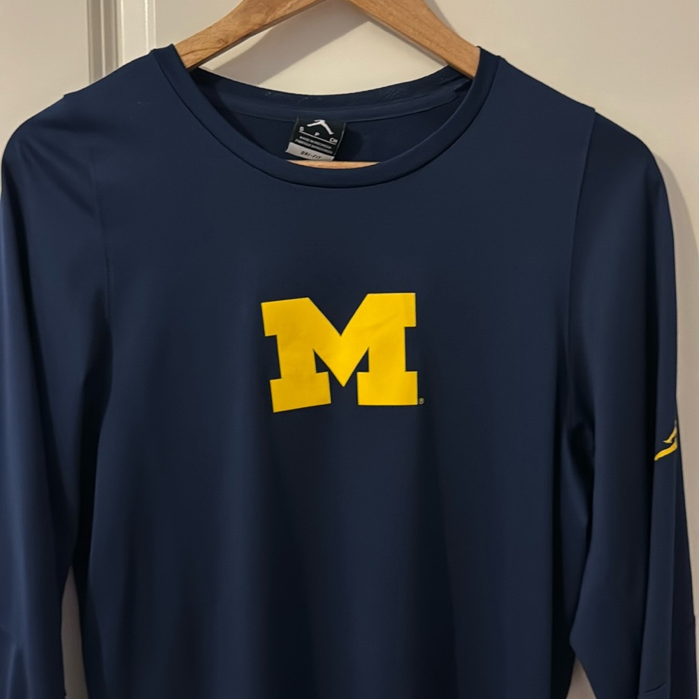 Like new, Nike Dri-Fit University of Michigan long sleeve.